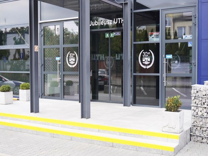 Kampus Jutrzenki | Uczelnia Techniczno-Handlowa im. Heleny Chodkowskiej